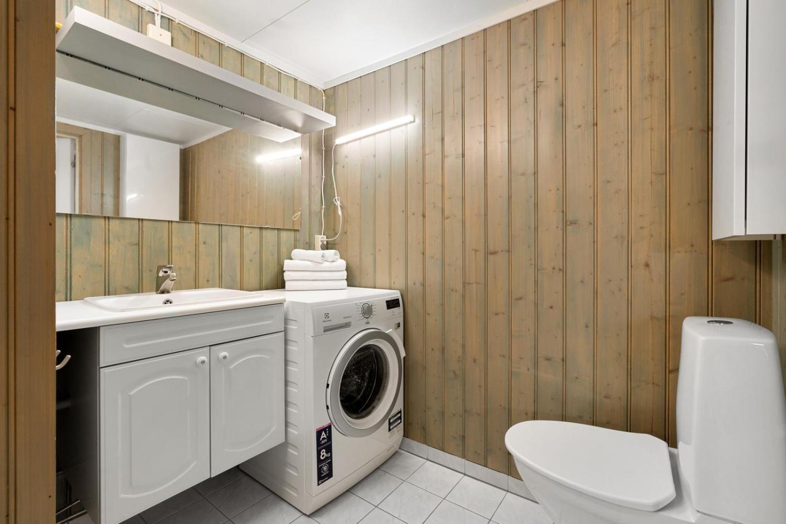 Room In Cozy Apartment 7 Min Walk From The City Center Tromsø Exterior foto