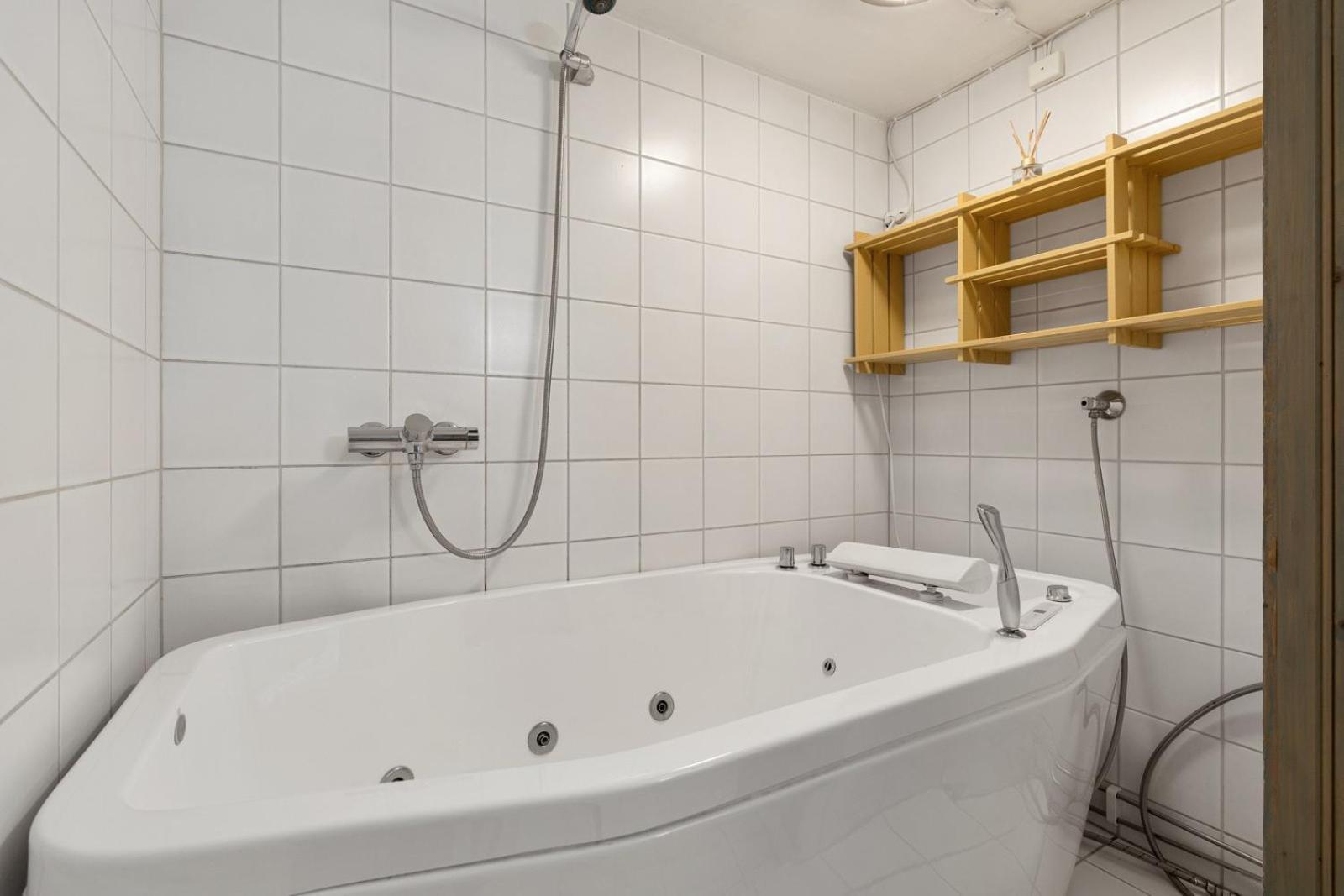 Room In Cozy Apartment 7 Min Walk From The City Center Tromsø Exterior foto